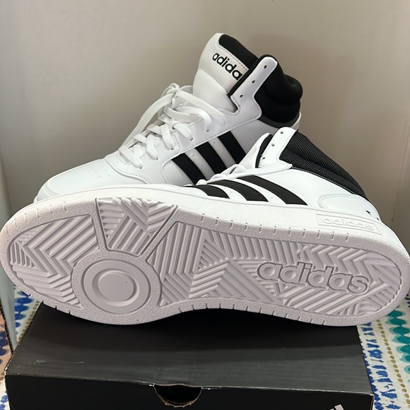 New adidas HOOPS 3.0 MID - Picture 4 of 7